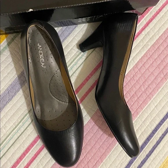 ANDREA - Picture 3 of 4